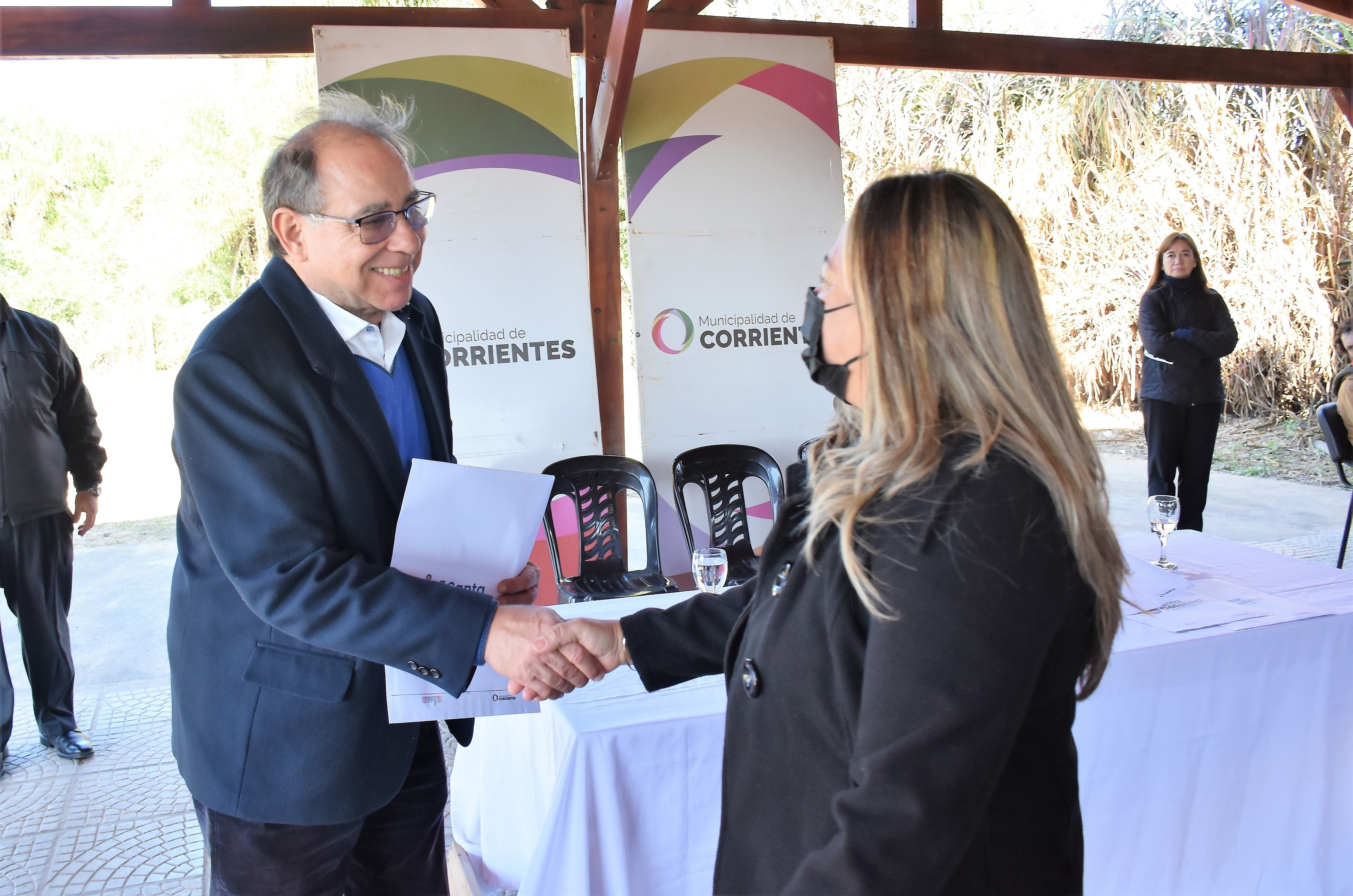 TASSANO ENTREGÓ TÍTULOS DE TERRENOS A VECINOS DEL ESPERANZA: “ESTAMOS CUMPLIENDO CON UN DEBER”