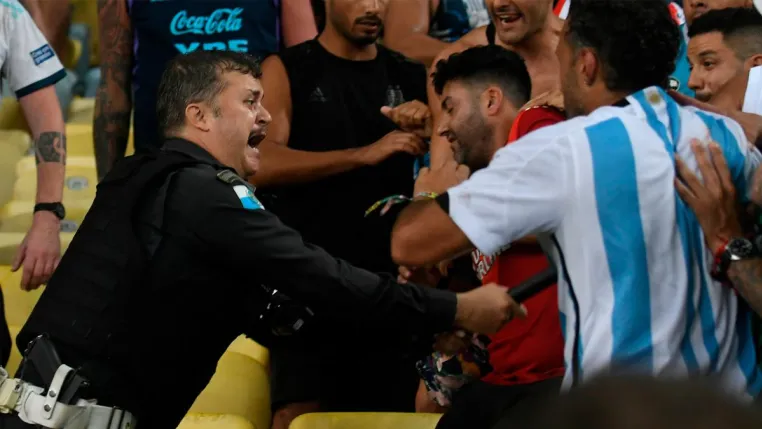 LA POLICÍA BRASILEÑA REPRIMIÓ A HINCHAS ARGENTINOS