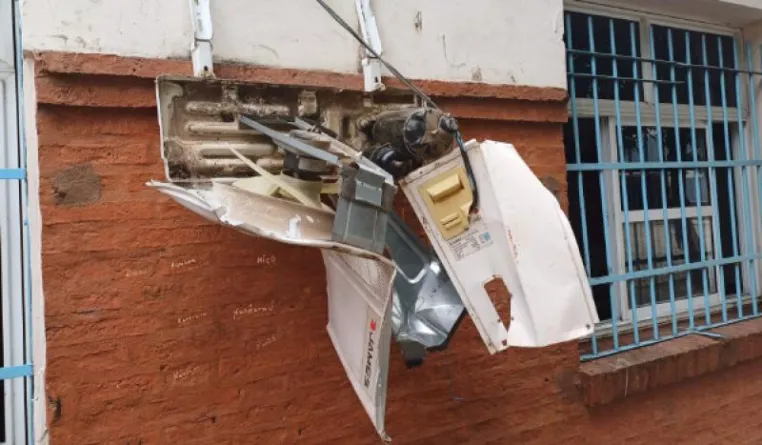 DESTROZARON OTRO AIRE EN LA MISMA ESCUELA