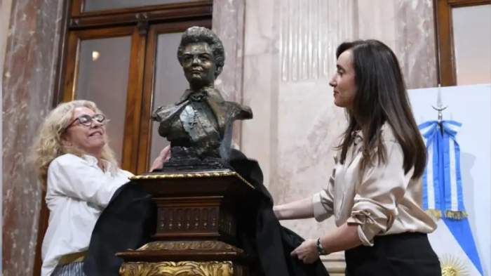 VICTORIA VILLARRUEL INAUGURÓ UN BUSTO DE ISABEL PERÓN Y PATRICIA BULLRICH LA CRUZÓ