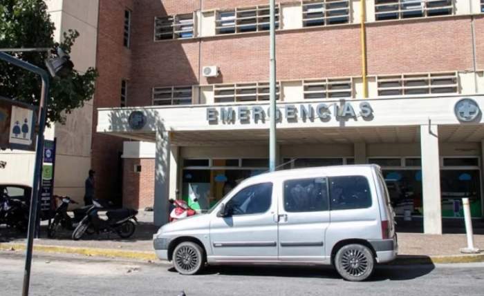 INTERNARON A UNA BEBA QUE CAYÓ EN UN BALDE DE 20 LITROS CON AGUA