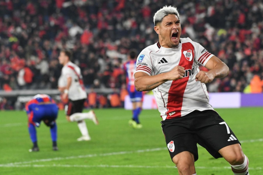 EL PELOTAZO DEL CORRENTINO MAXI SALAS A LA PLATEA DE RIVER QUE LA TV NO CAPTÓ
